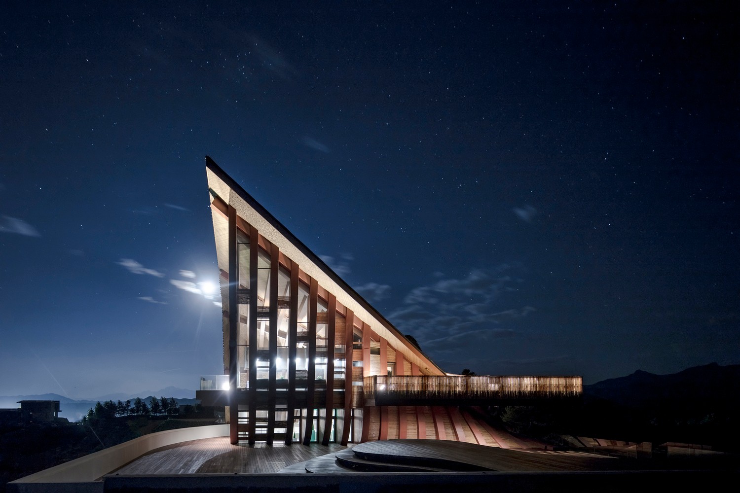 凤凰谷山顶艺术馆一日游,凤凰谷长城