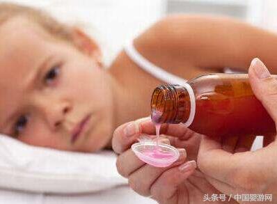 宝宝夏天游泳感冒了,秋天宝宝着凉感冒发烧怎么办