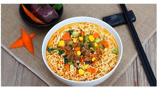 泡不到妞？该怎么泡妞？小D教你如何用一碗泡面成功泡妞！