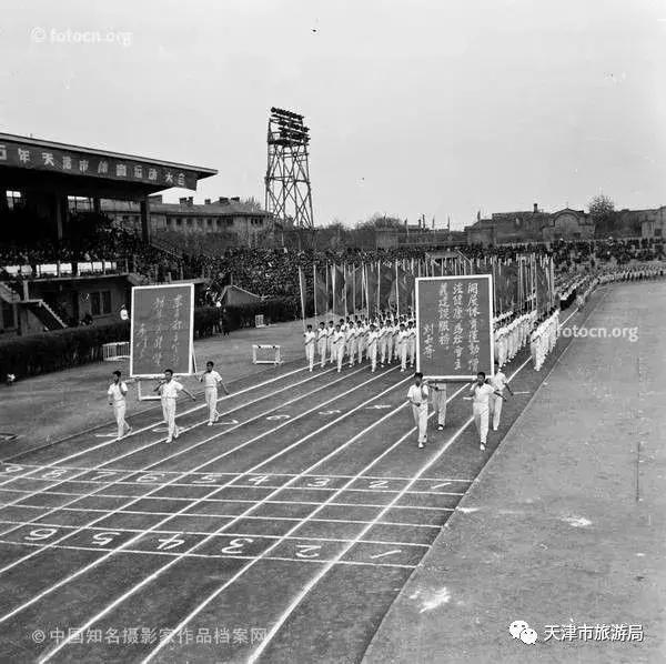 八十载体育圣地，新世纪民园广场