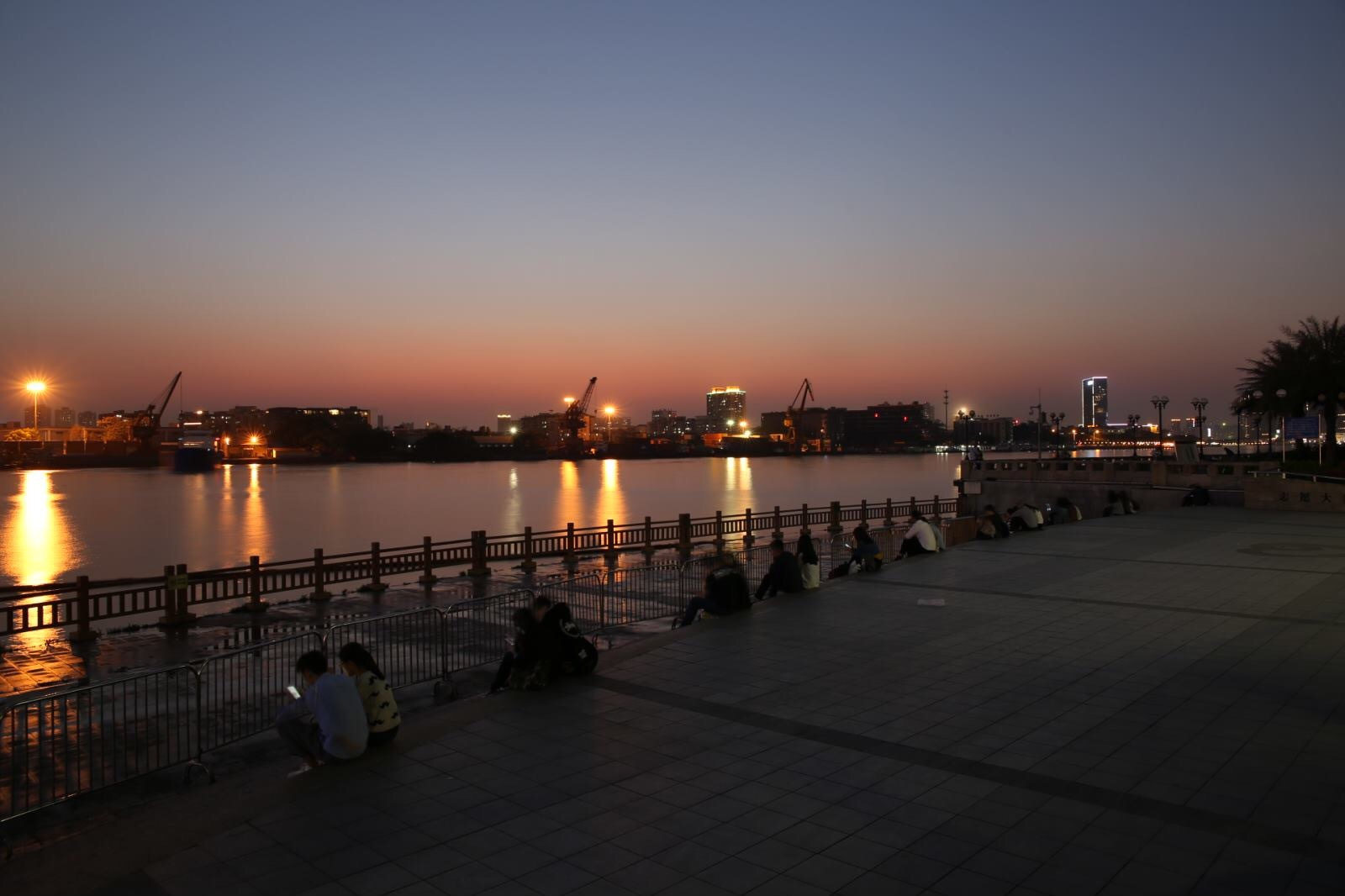 想买包？不用存钱不用代购！乐峰限量包包免费送，展开吸包大计！