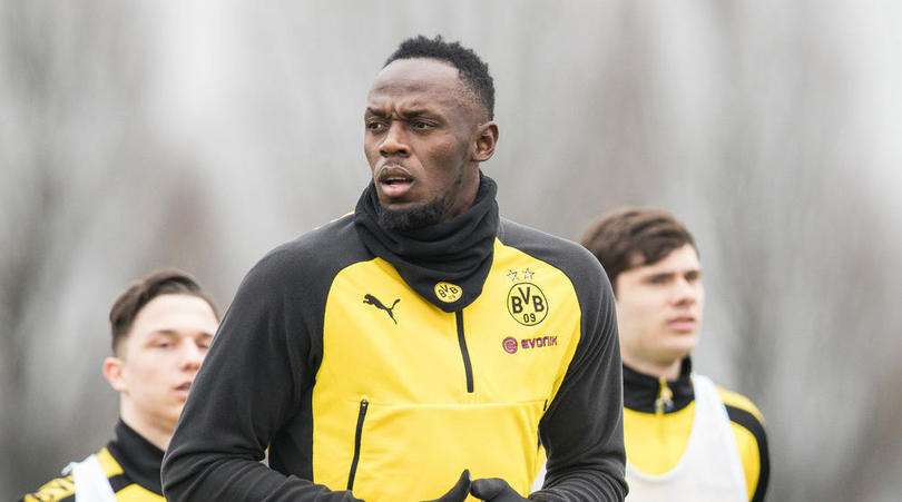 博尔特复出踢足球,飞人博尔特还能跑吗