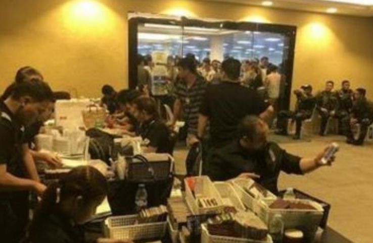 中国赌王在菲律宾致富：哄骗中国壮丁，*诱色**中国男人