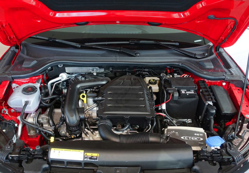 大众polo跨界13款,全新大众polo宽体小钢炮