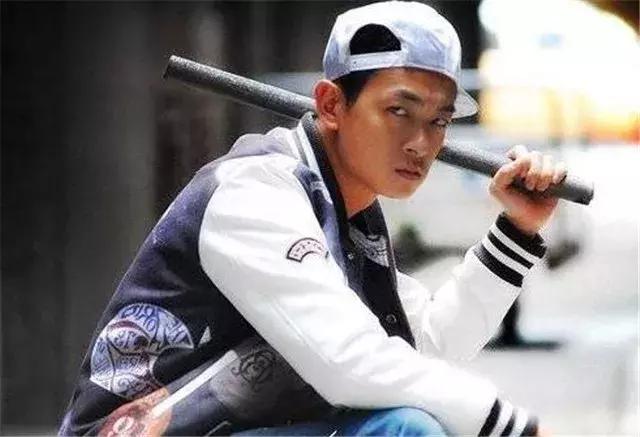 反黑四个山鸡打麻将粤语,香港影坛四大天王的几种版本