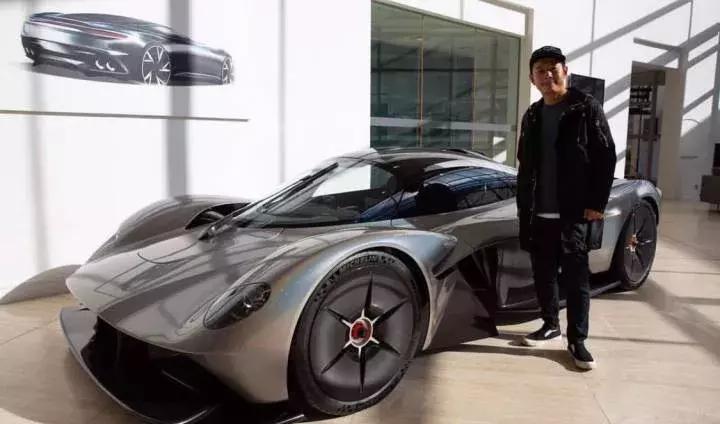 骑马斯克的日本人,马斯克火箭登月第一人