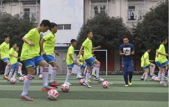 成都梦之队小学免费课程,小学足球梦之队
