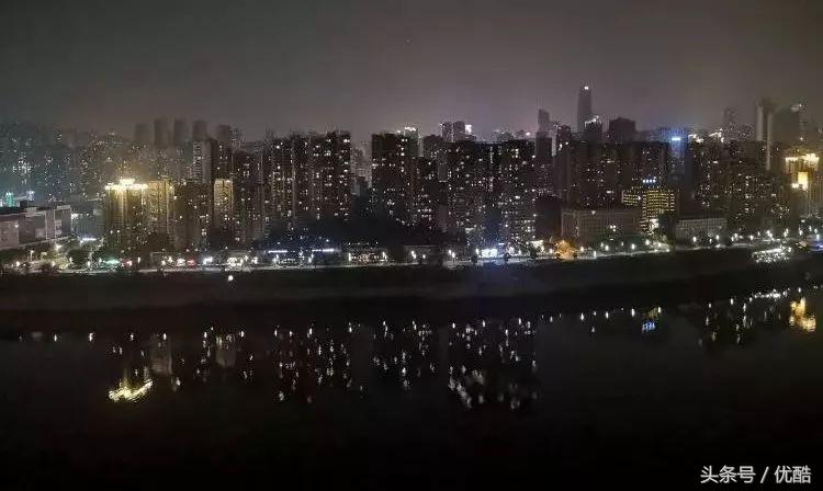 被甩后,她背着一把菜刀追他到北京|凌晨四点的重庆