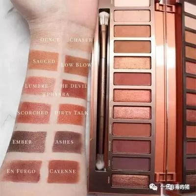 深扒摔跤炫富：原来富婆们20w包包里的东西也没什么了不起