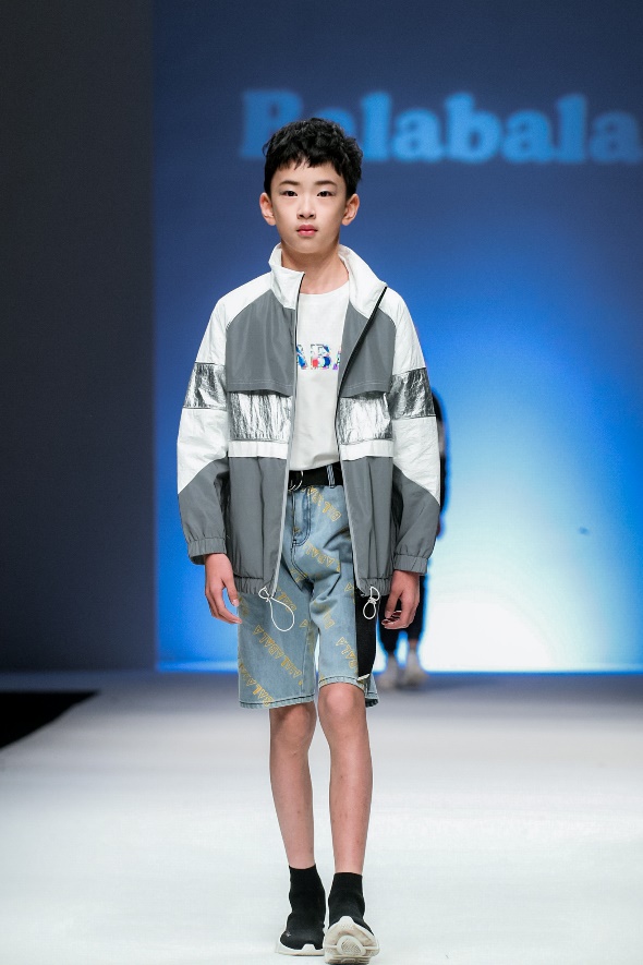 巴拉巴拉唐老鸭羽绒服深蓝,巴拉巴拉迪士尼唐老鸭联名款