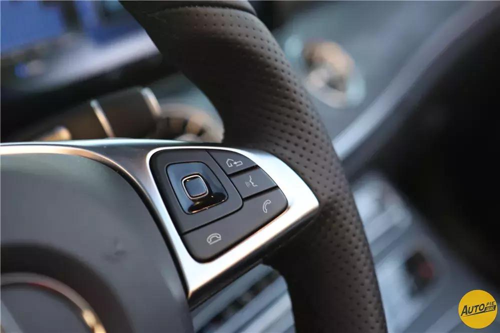 驾驶奔驰e200游艇蓝敞篷,奔驰e200敞篷试驾视频