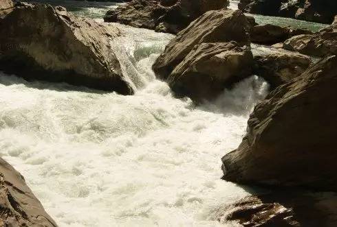 云南之行：极限苦旅虎跳峡