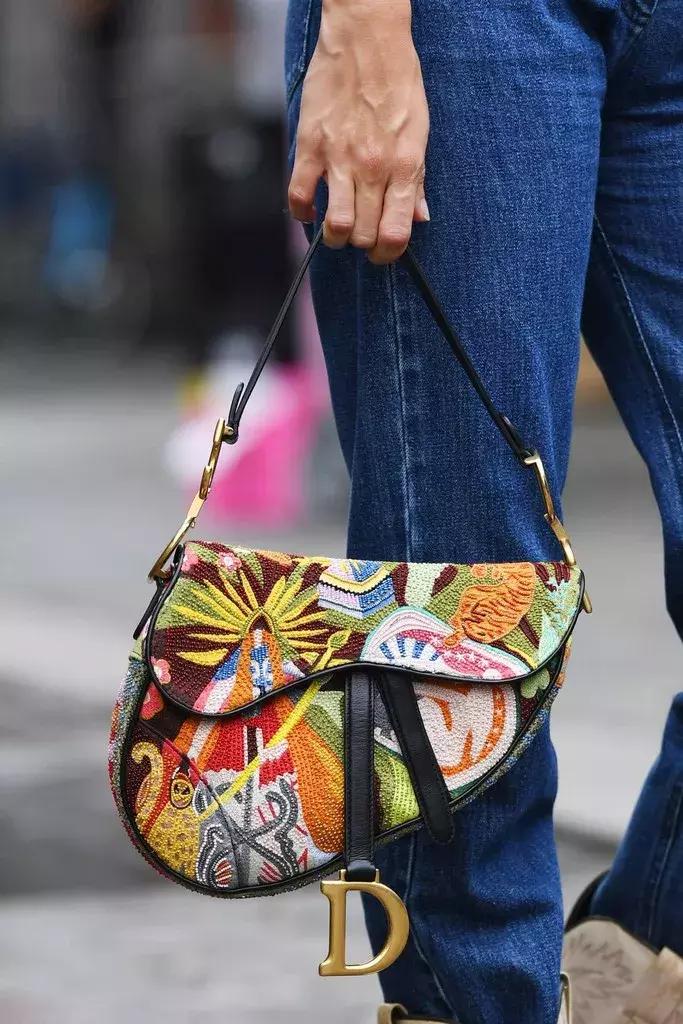 女人买名牌包的心理,女人买包完整版