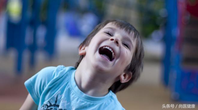 鼻中隔向右偏曲左边鼻子经常出血,鼻中隔偏曲出血还能洗鼻子吗