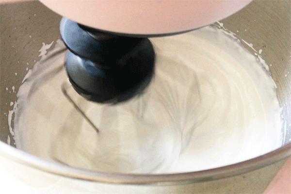 等了三个小时的爆浆奶盖蛋糕,草莓奶盖爆浆蛋糕哪家好吃