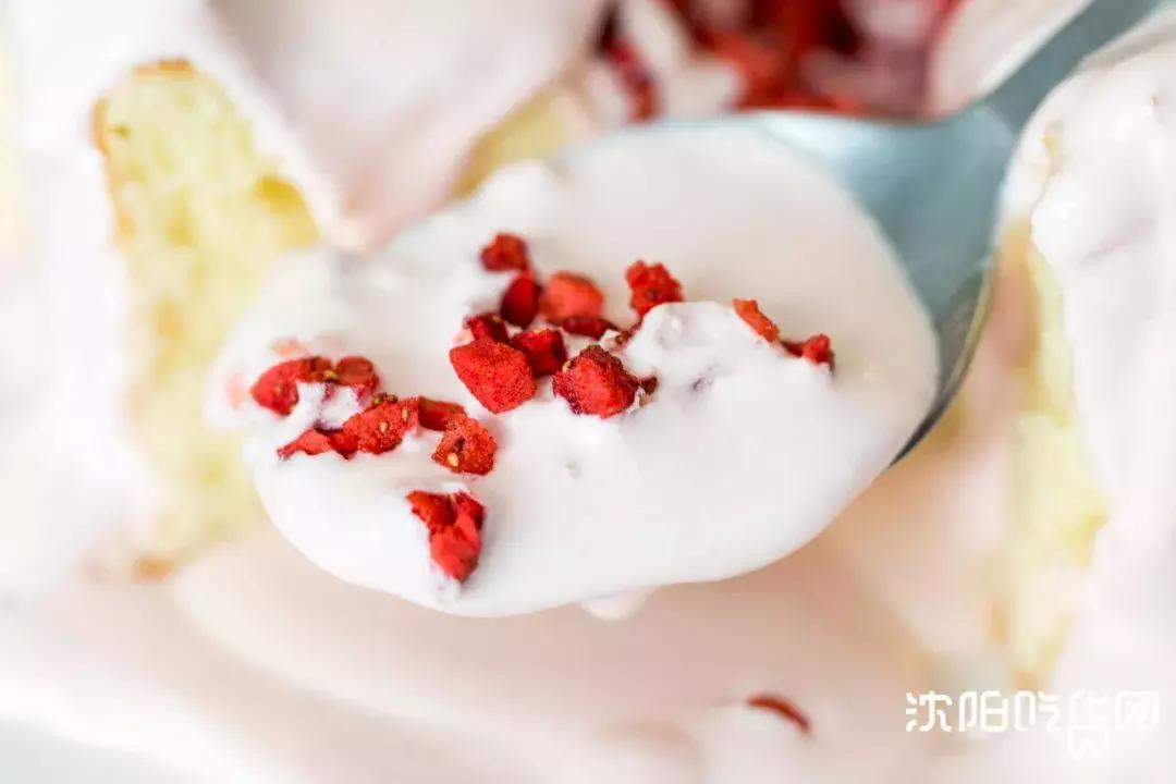 等了三个小时的爆浆奶盖蛋糕,草莓奶盖爆浆蛋糕哪家好吃