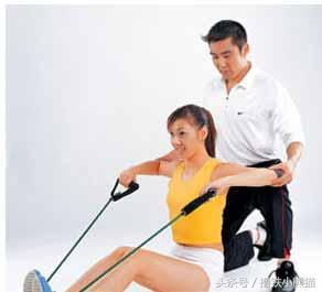 在家也能健身弹力绳,用一根弹力绳怎么在家锻炼肩