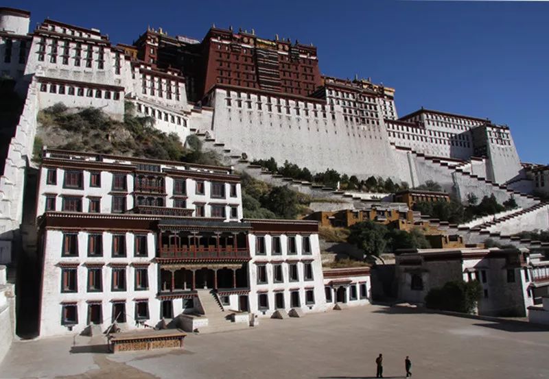 拉萨的布达拉宫到底藏了什么秘密,西藏布达拉宫能看到前世今生