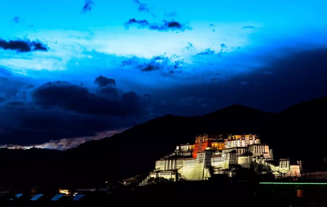 拉萨的布达拉宫到底藏了什么秘密,西藏布达拉宫能看到前世今生