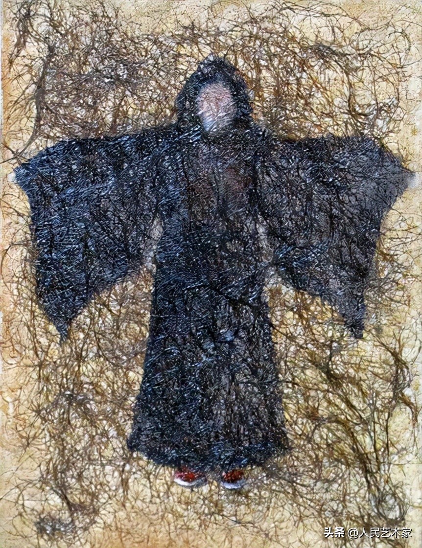 女性艺术展当中竟然出现了男人体？这件不可思议的事情，就发生在戚亚红身上