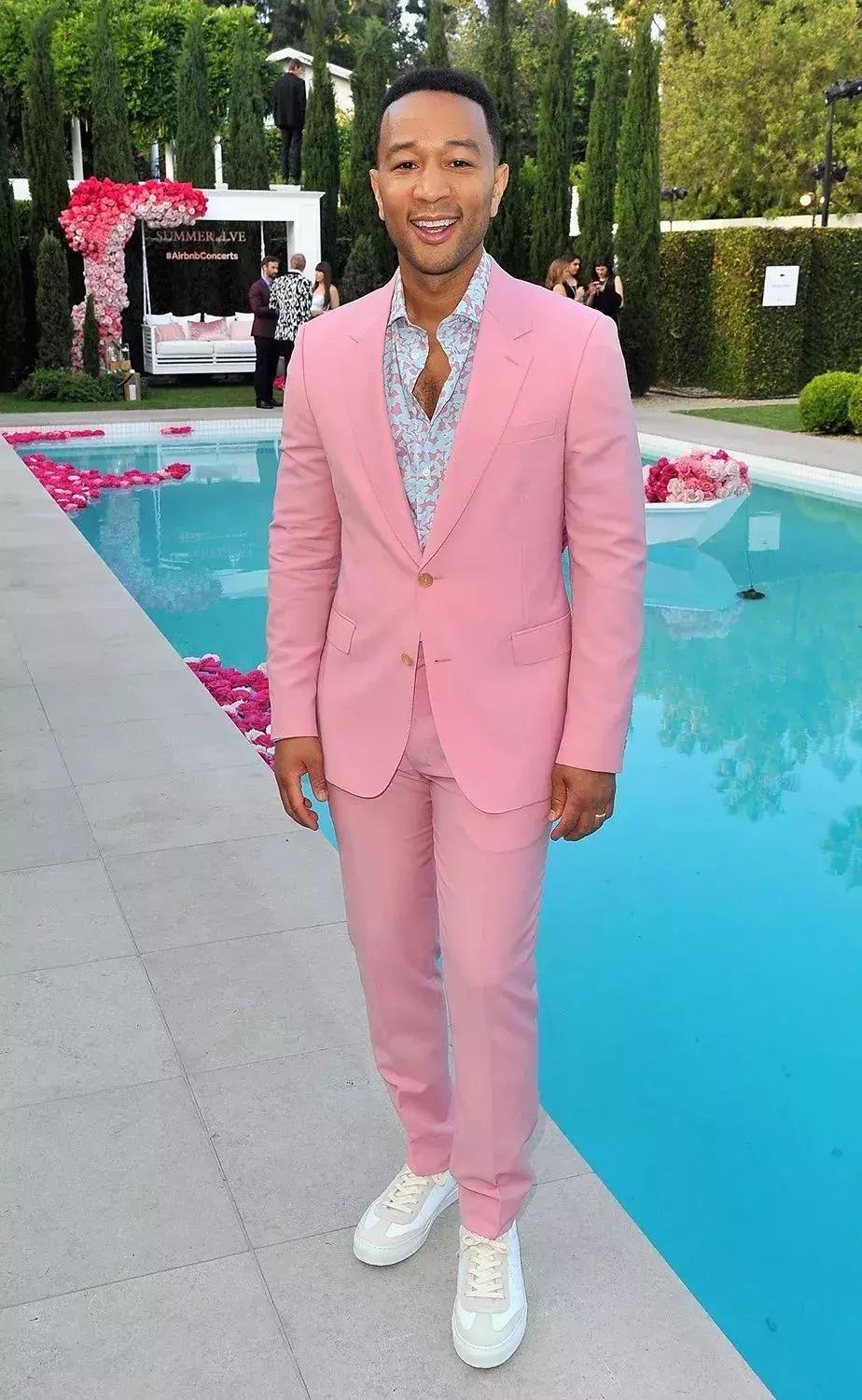 摆脱“全员恶人紫”和“原谅绿”,粉色才是最时尚的颜色