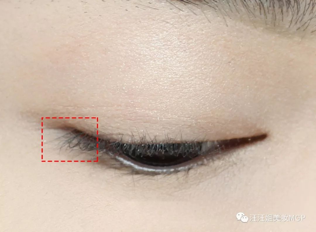 快速学会睫毛夹翘的技法视频教程,只用一招轻松学会夹出睫毛