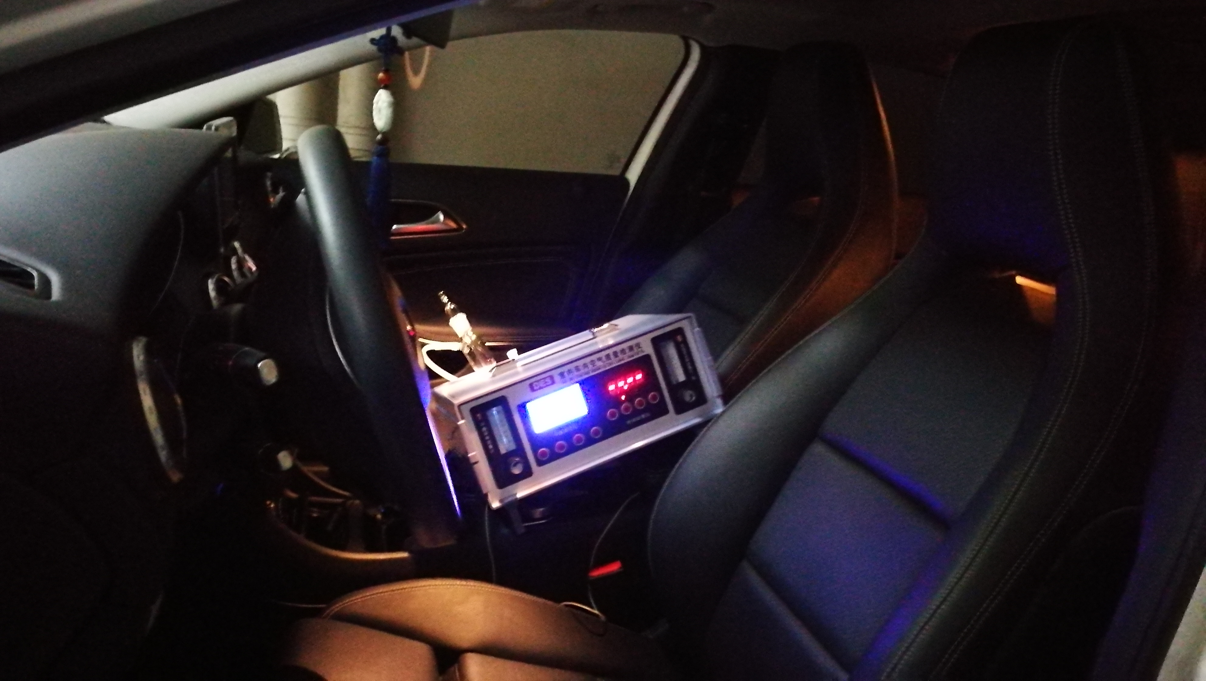 新车怎样去除车内异味,怎么去除车内皮革异味