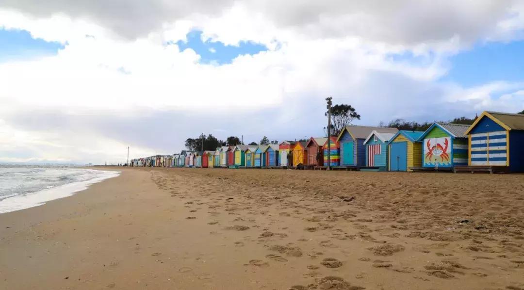 用这台3.0T的大宝马，来感受这座到处充斥着慢节奏的年轻城市