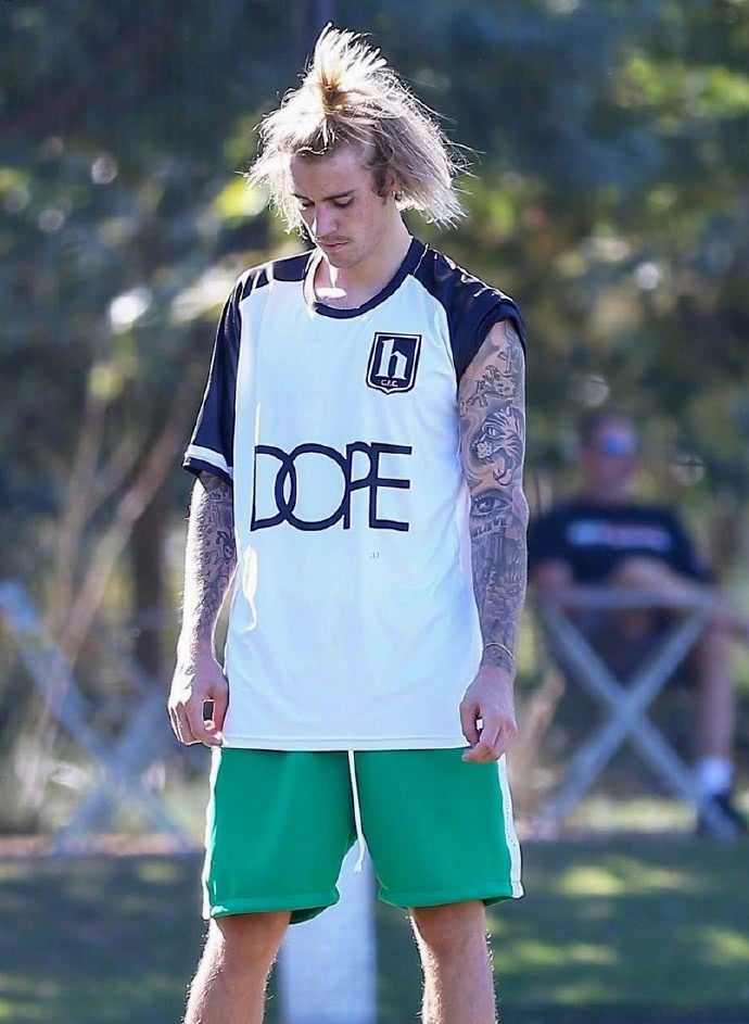 贾斯汀比伯lifeisworthliving现场版,贾斯汀比伯现场照