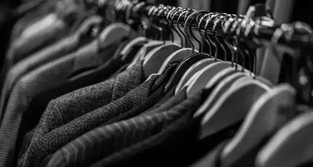 怎么选西装最合适的面料,西装面料的选用特点和标准有哪些