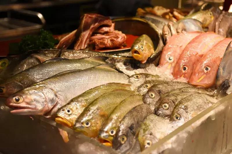 周末畅刷法国生蚝！招牌西班牙海鲜饭、珍稀火腿天天有！