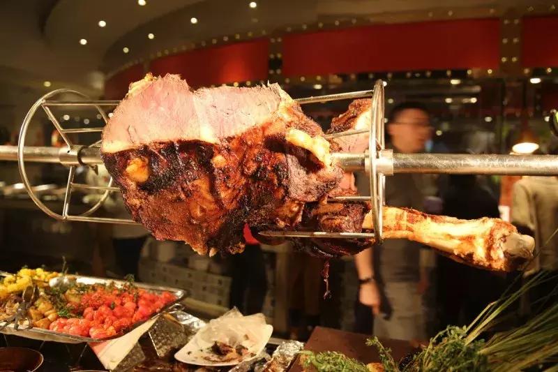 周末畅刷法国生蚝！招牌西班牙海鲜饭、珍稀火腿天天有！