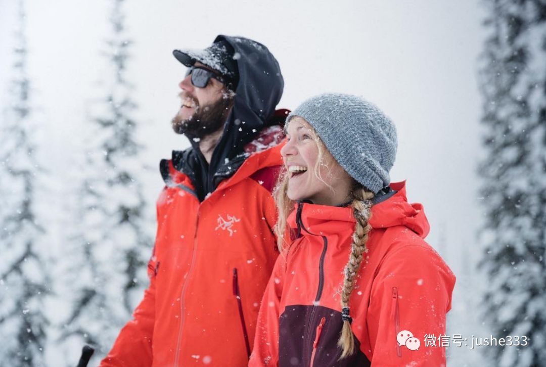 商务冲锋衣怎么搭配好看,哪个品牌的冲锋衣比较商务