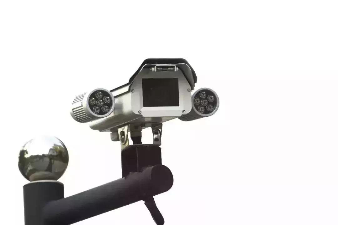 杭州一小区安装摄像头,邻里在公共区域装监控合法吗