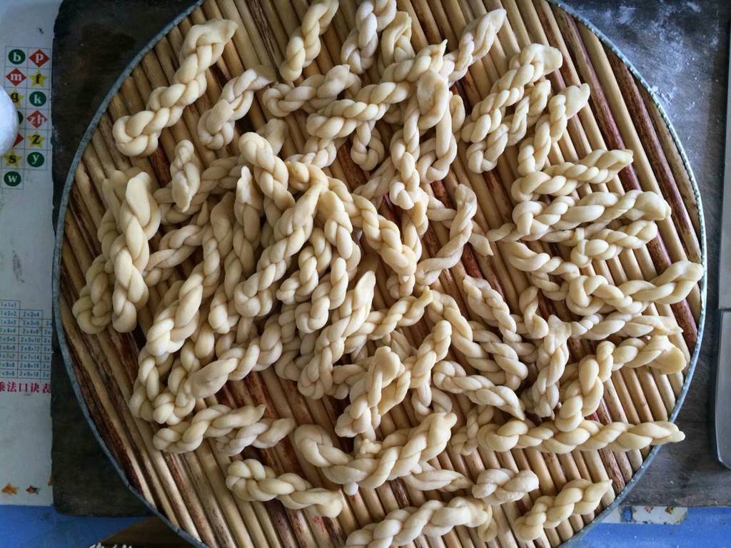 儿童最喜欢吃的麻花,适合宝宝吃的无盐小麻花