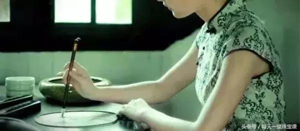 有香味的手串比香水好,散发香味的手串适合女生