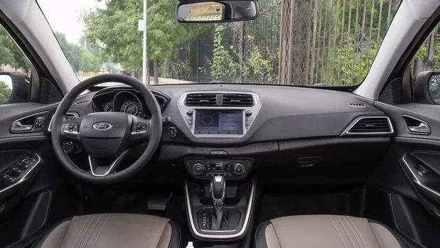 福特新款福睿斯实拍曝光颜值提升,全新福特福睿斯报价及图片