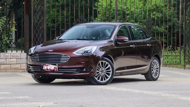 福特新款福睿斯实拍曝光颜值提升,全新福特福睿斯报价及图片