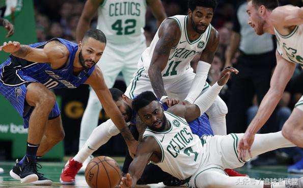 欧文倒地被球员硬抢球权伤感剪辑,欧文倒地抢篮板