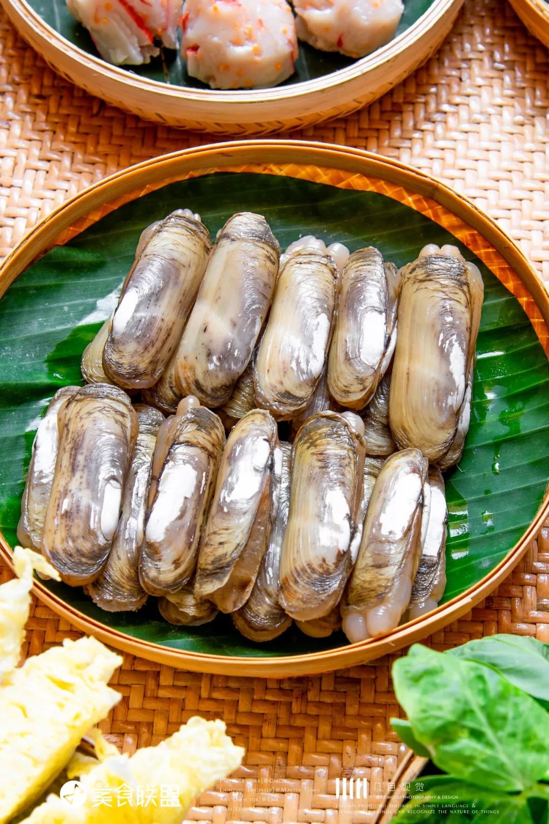 昆明闹市这家12年老店,独创傣式火锅一年只卖89天,大闸蟹涮着吃