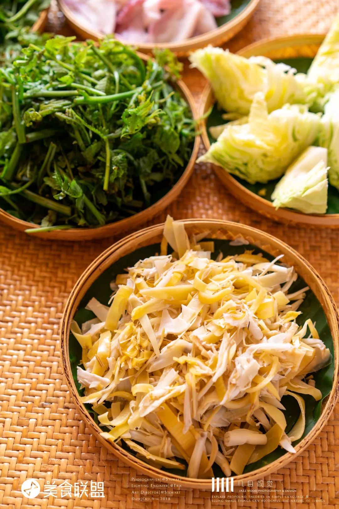 昆明闹市这家12年老店，独创傣式火锅一年只卖89天，大闸蟹涮着吃