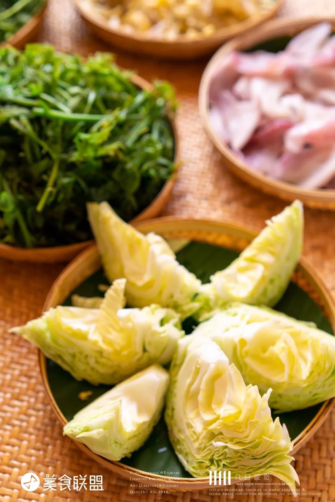 昆明闹市这家12年老店，独创傣式火锅一年只卖89天，大闸蟹涮着吃