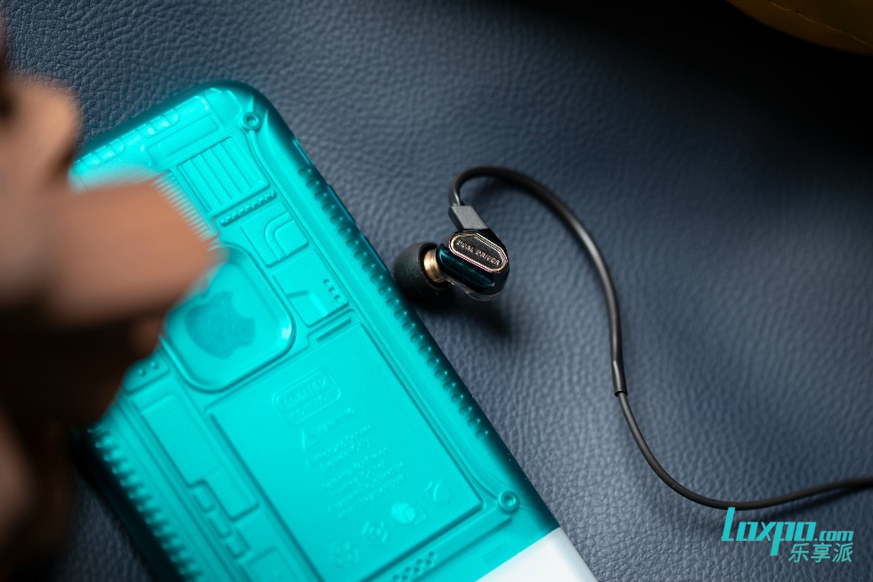 蓝牙耳机山水哪款更值得购买,百元价格体验高解析均衡蓝牙耳机