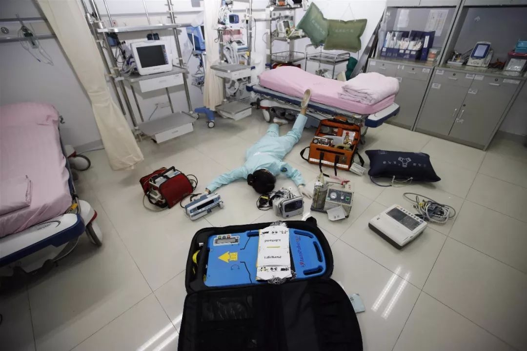 看了这么多炫富摔，这些护士才是最劲爆的~