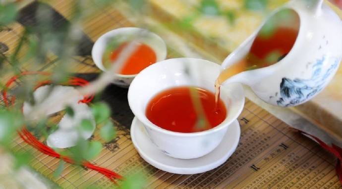 每日诗词伤感名句,故地重游物是人非的伤感诗词