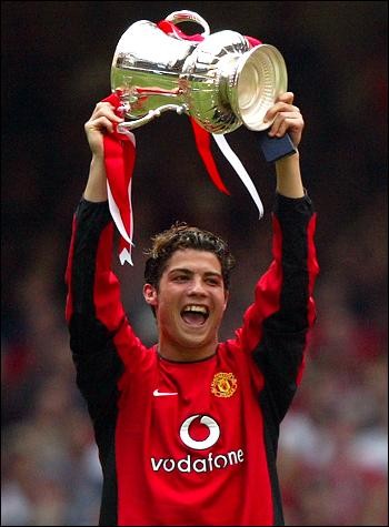 c罗曼联时期的最后一个帽子戏法,c罗在曼联时期经典庆祝动作