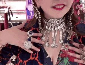 这位爱名牌爱到骨子里的日本大妈，家里的GUCCI简直数不清！