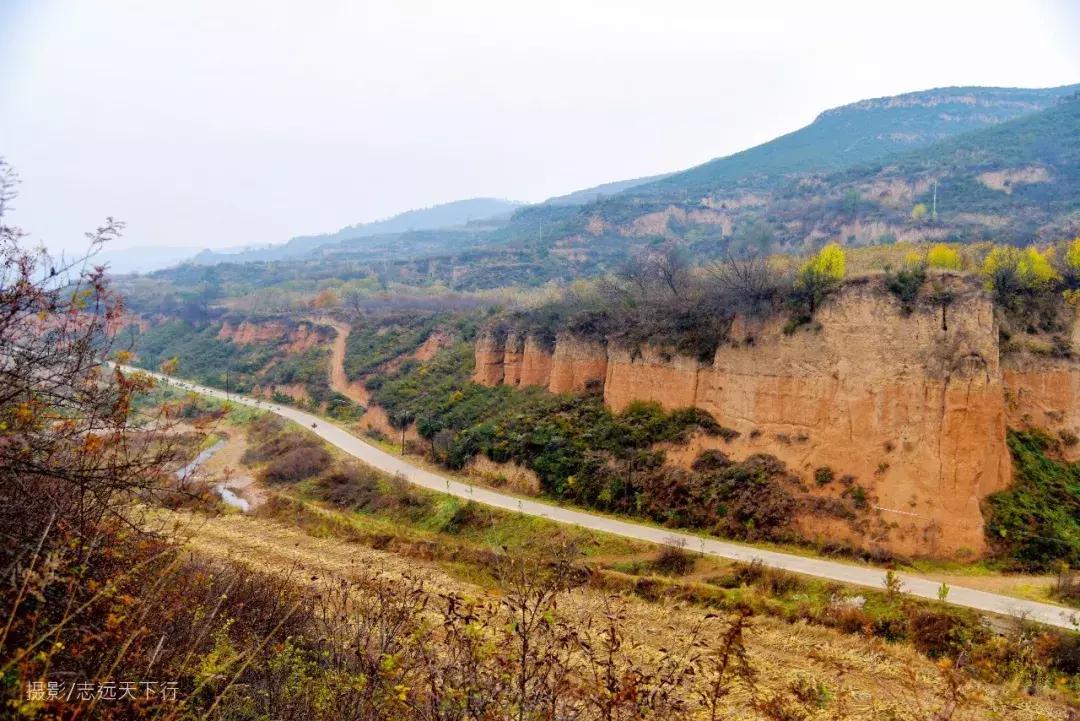 红土林景点,合水红土林