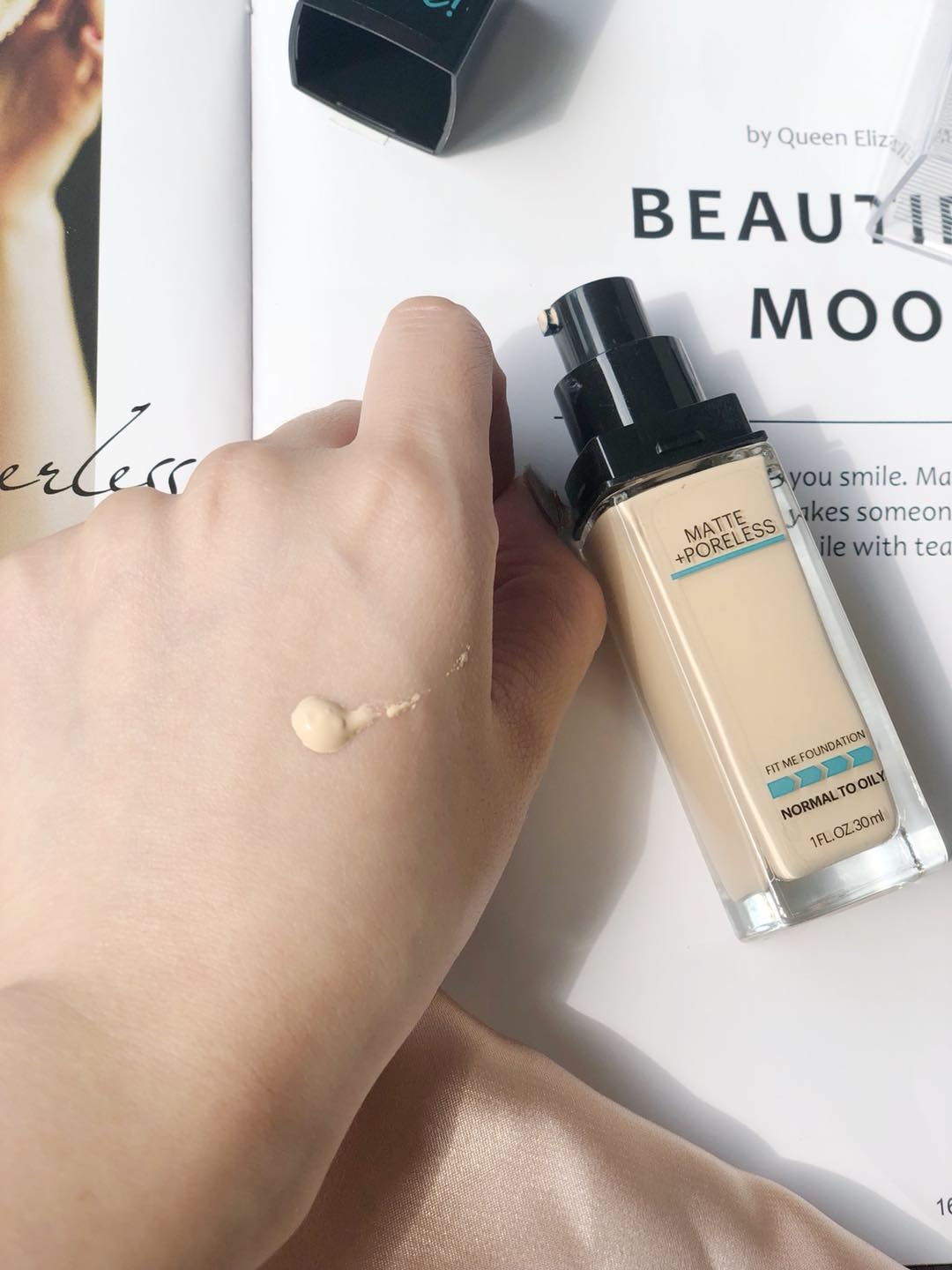 蜜丝佛陀烟酰胺粉底液,蜜丝佛陀和美宝莲粉底液