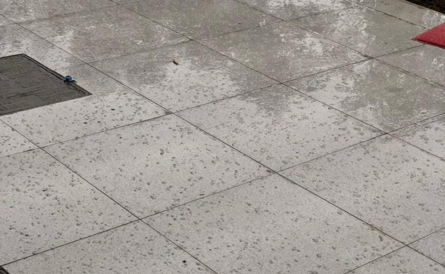 屋顶上撒米有什么说法,往房子里撒米有什么说法